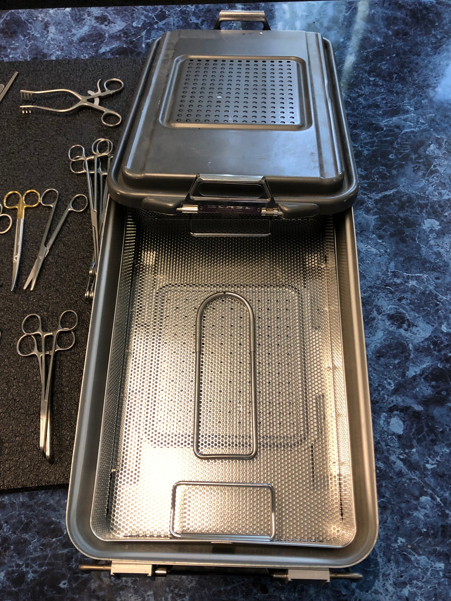 LARGE PLASTIC SURGERY INSTRUMENT SET: