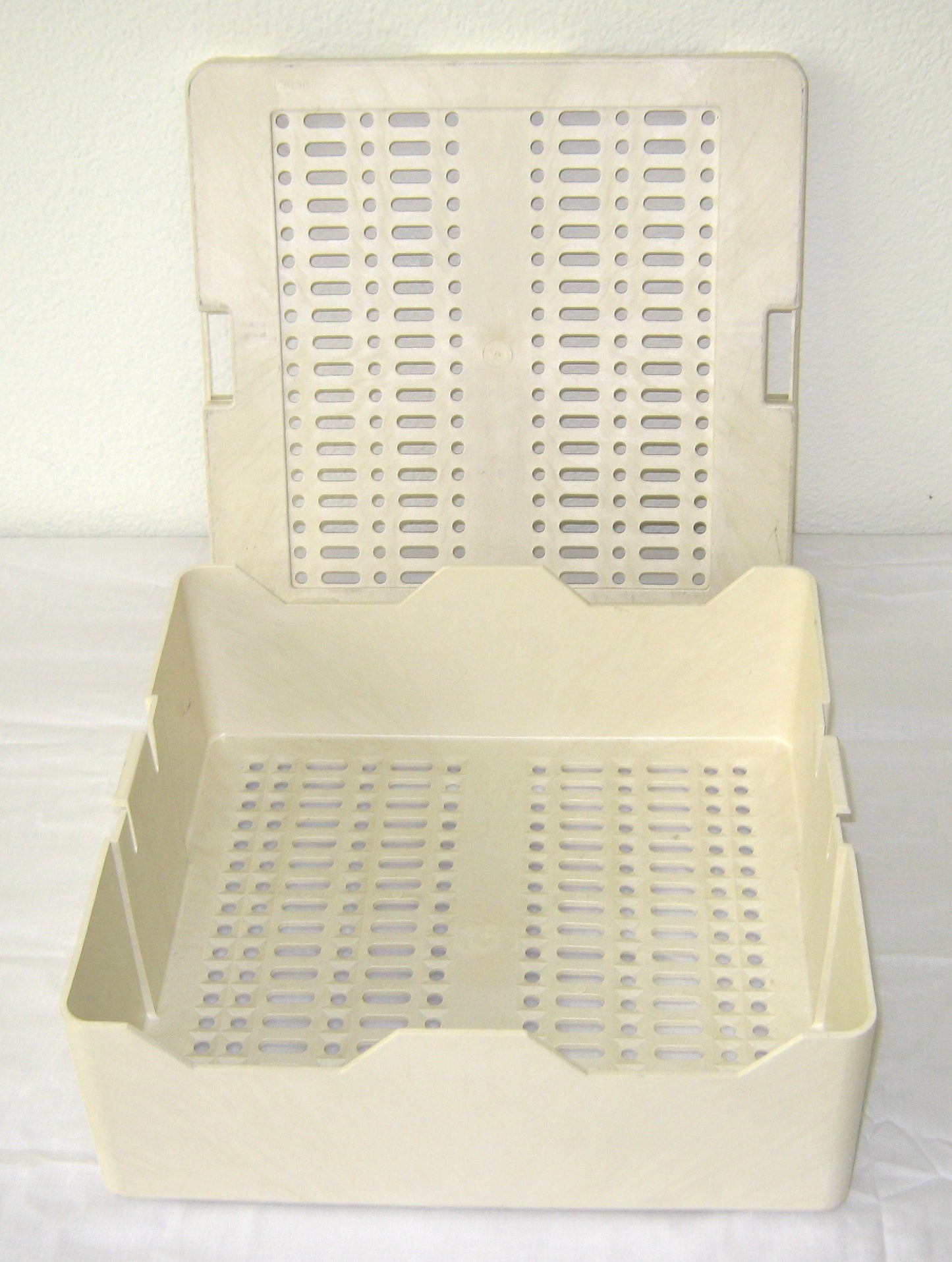 Aptimax 13836 Plastic Sterilization Case (Used)