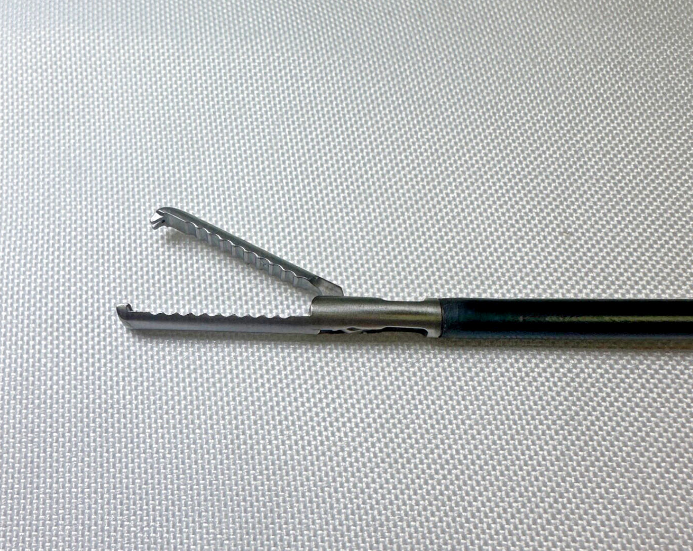 AESCULAP PRESTIGE RETRACTION GRASPER, 360mm, 5mm Diameter
