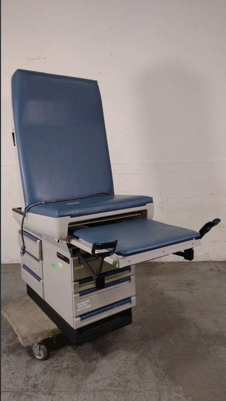 Midmark 404  Manual Examination Table