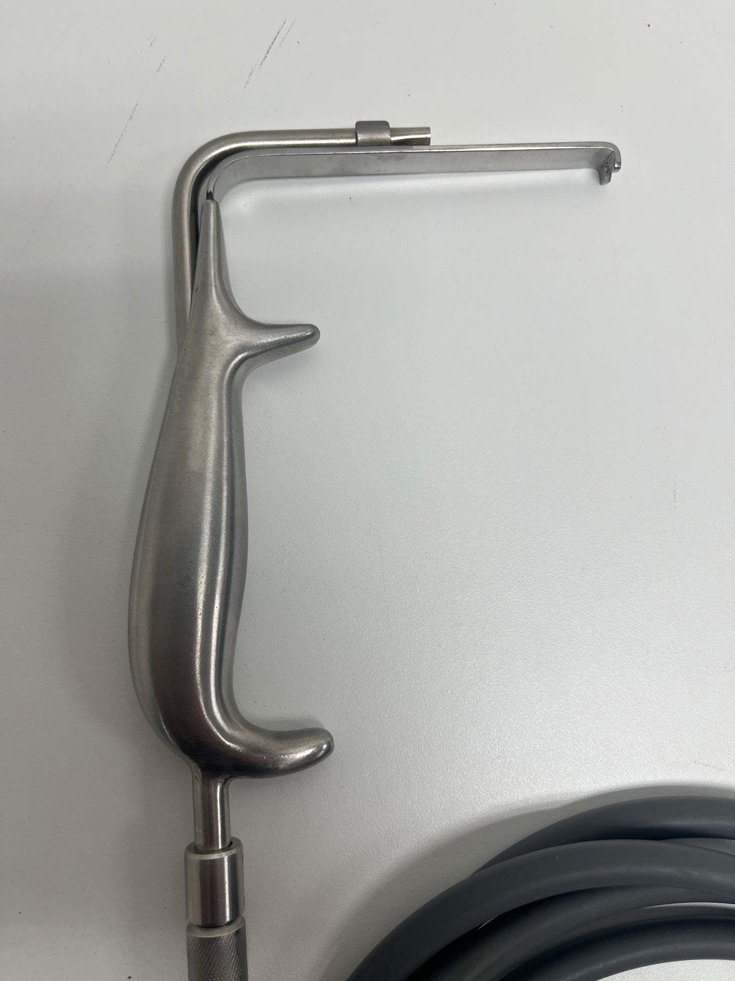 BREAST RETRACTOR WITH LIGHT CABLE