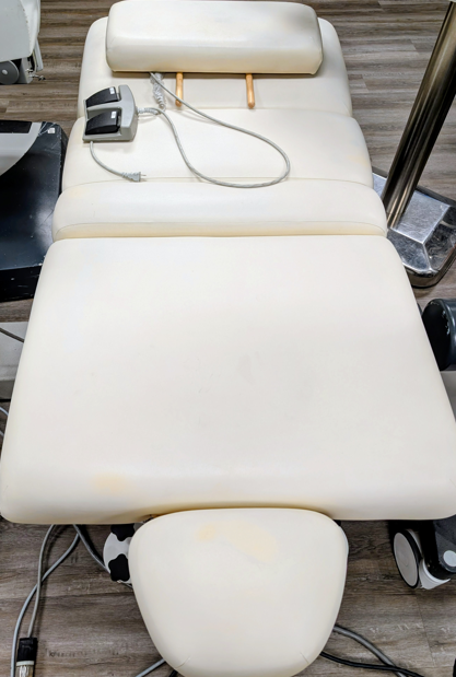 EARTHLITE ELLORA 32" ELECTRIC LIFT TABLE