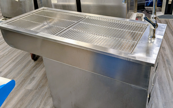 VSSI S/S VETERINARY WET TABLE 55.5" x 24"