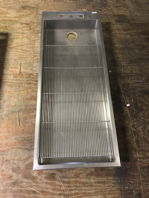 LONG WET TABLE WITH GRATE APPROX 60" X 25"