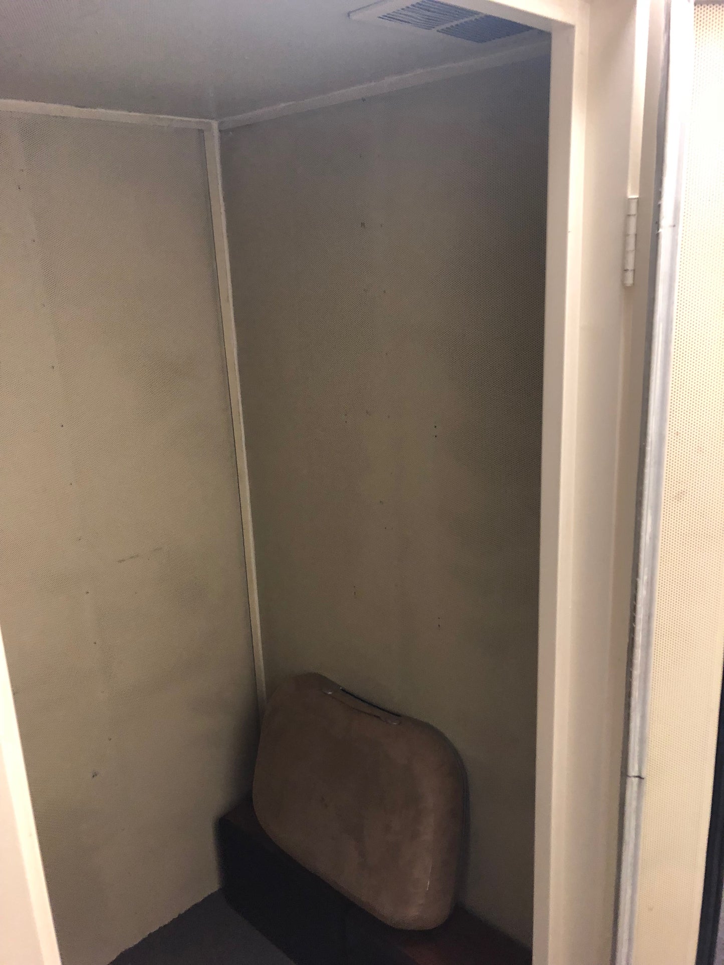 ECKEL FIXED AUDIO BOOTH  91.5" x 48.5" x 84"