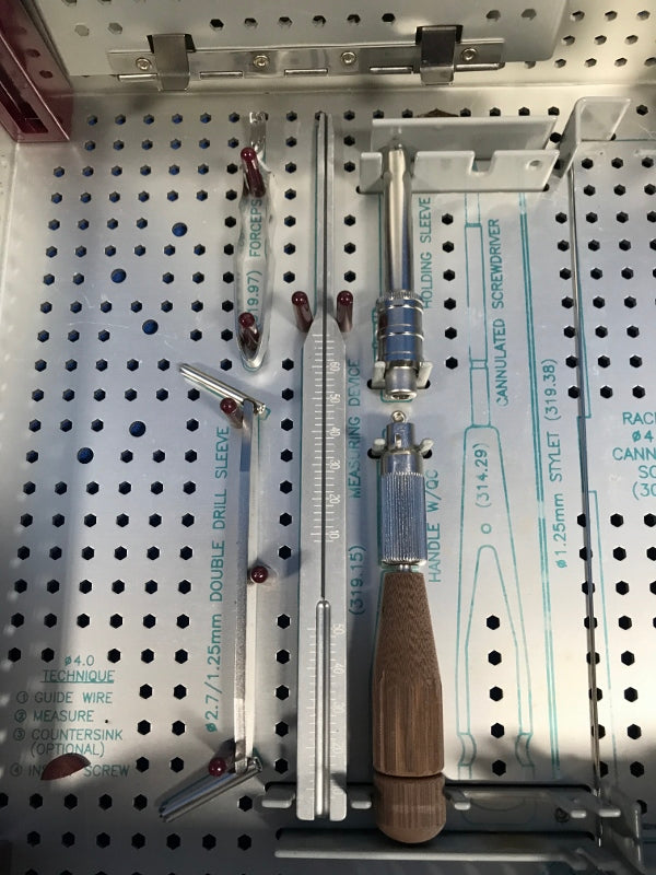 Synthes 105.135 4.0mm Cannulated Screw Instrument and Implant Set
