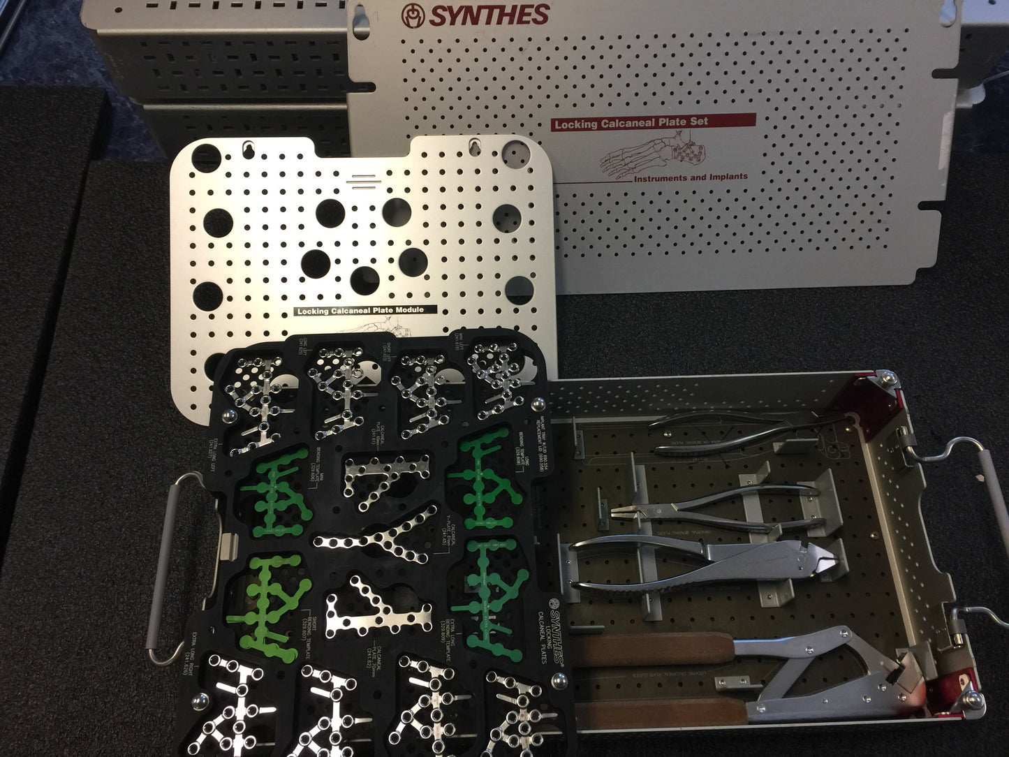 Synthes Locking Calcaneal Plate Set Instruments and Plates