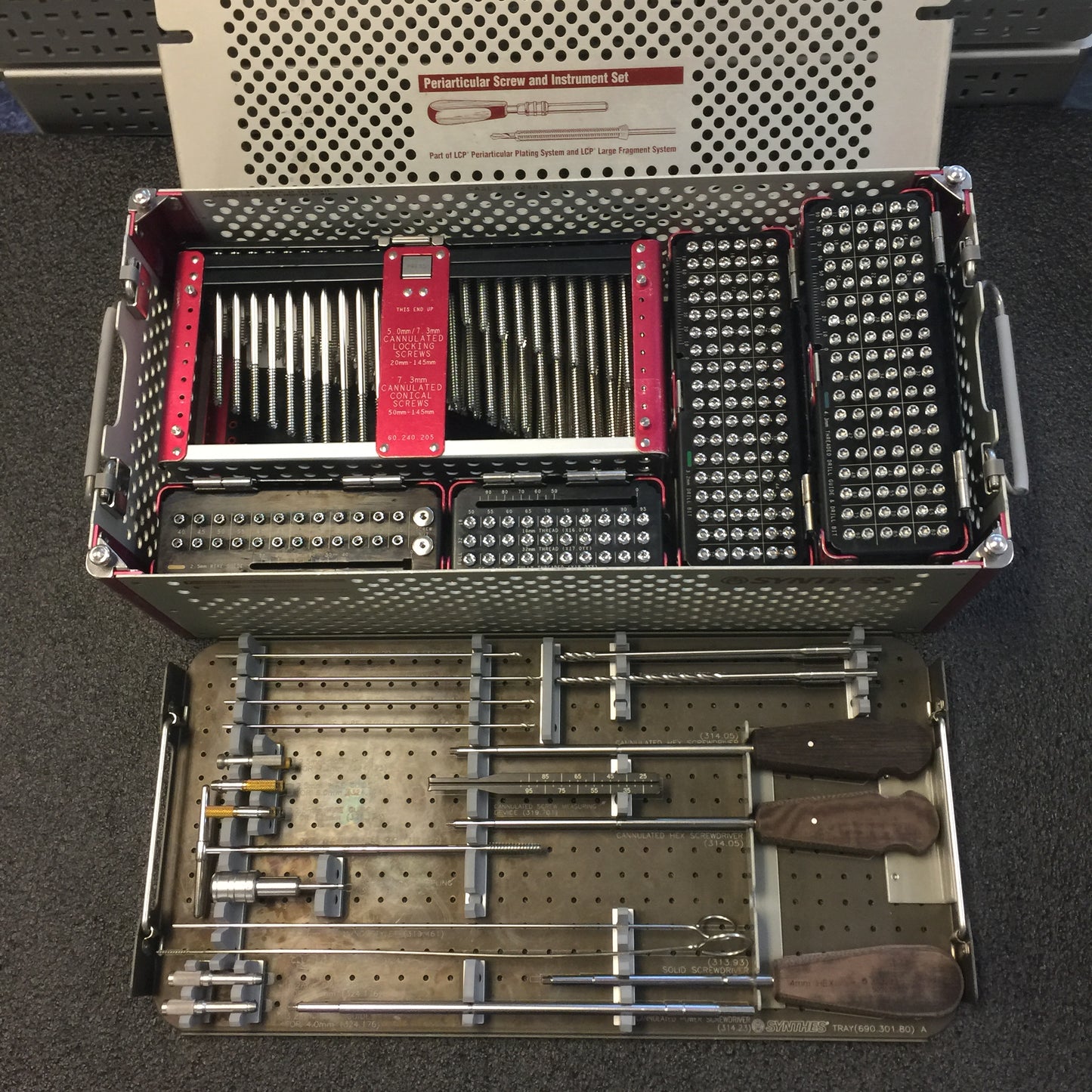 Synthes Periaticular Screw and Instrument Set