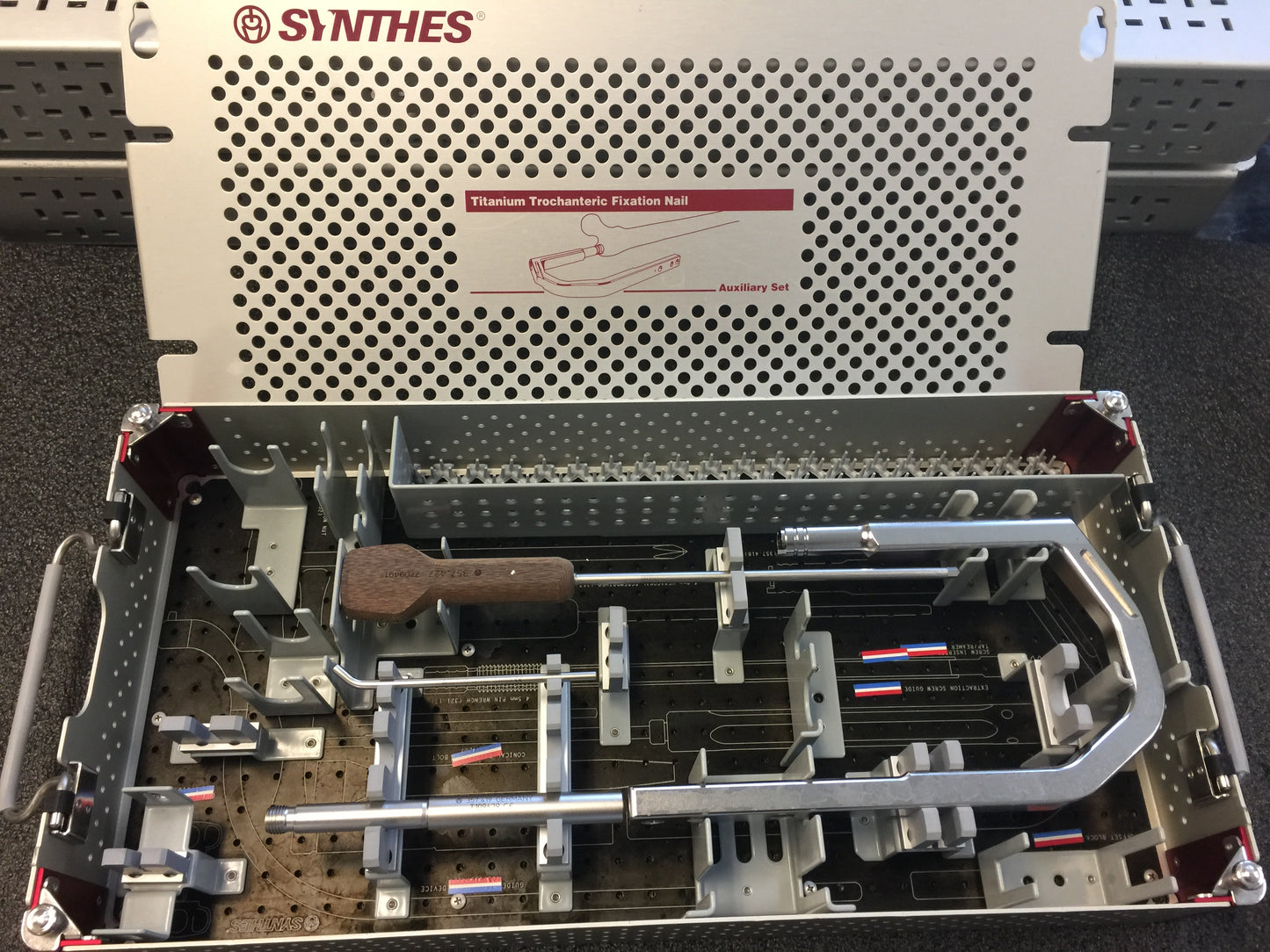 Synthes Titanium Trochanteric Fixation Nail Insertion Set