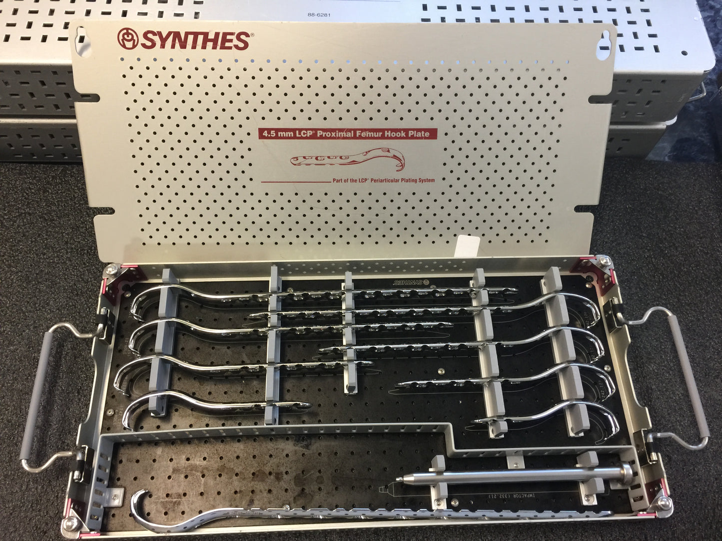 SYNTHES 4.5 LCP Proximal Femur Hook